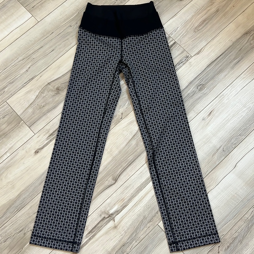 Lululemon🍋 Vintage style - 27” inseam Black/Grey Legging